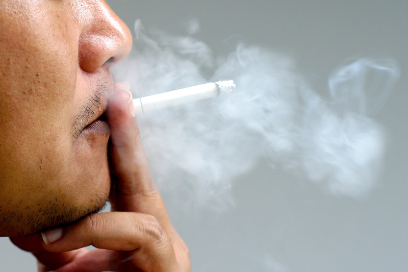 タバコの臭いに