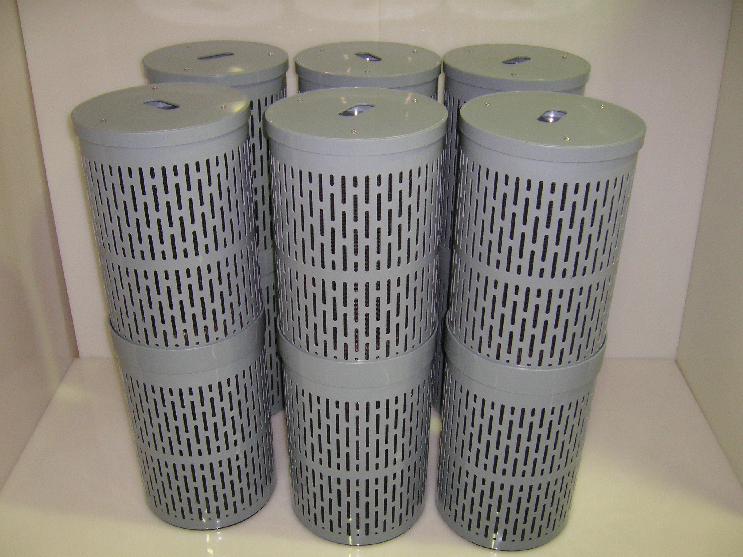 装置内部に設置される円筒形カートリッジ（ i – POT）