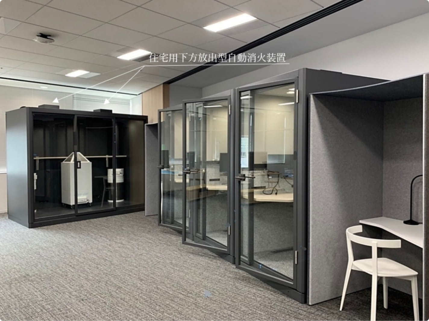 脱煙機能付き喫煙ブース「シガーProX-CQ2-Mサイズ」(4人用)