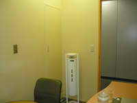 オフィスの喫煙室内